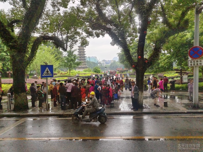 桂林街頭探秘，巷弄深處的神秘小店與美食天堂之旅！